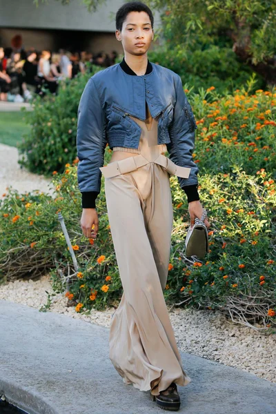 Look 12
